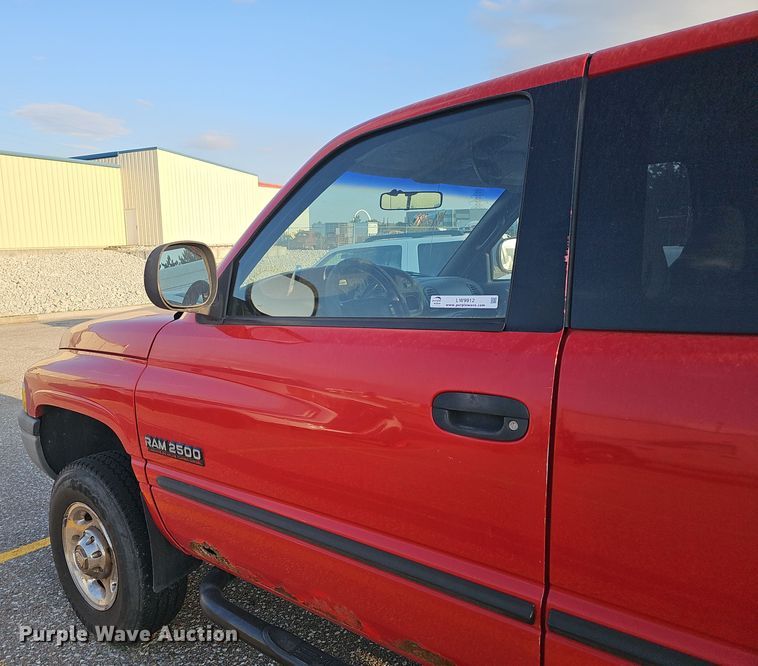 image for item LW9912 2001 Dodge Ram 2500 Laramie SLT Quad Cab pickup truck