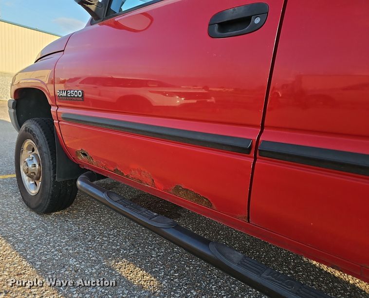 image for item LW9912 2001 Dodge Ram 2500 Laramie SLT Quad Cab pickup truck