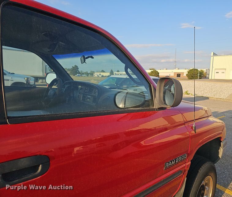 image for item LW9912 2001 Dodge Ram 2500 Laramie SLT Quad Cab pickup truck