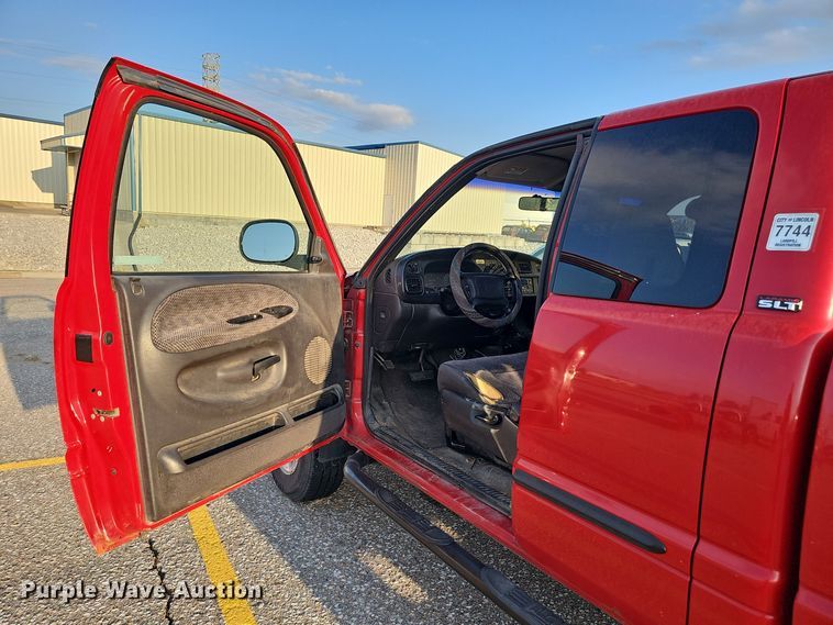 image for item LW9912 2001 Dodge Ram 2500 Laramie SLT Quad Cab pickup truck