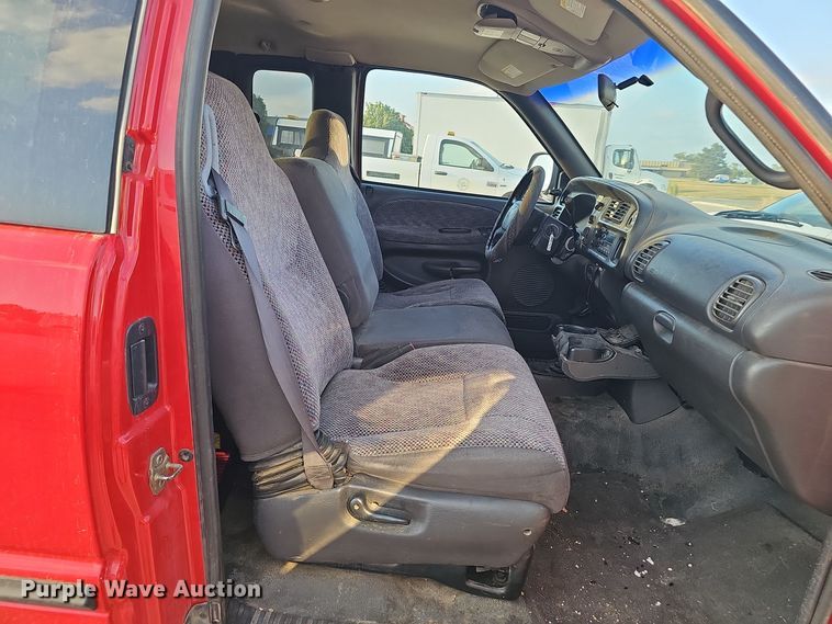 image for item LW9912 2001 Dodge Ram 2500 Laramie SLT Quad Cab pickup truck