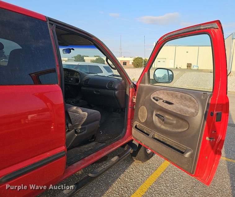 image for item LW9912 2001 Dodge Ram 2500 Laramie SLT Quad Cab pickup truck