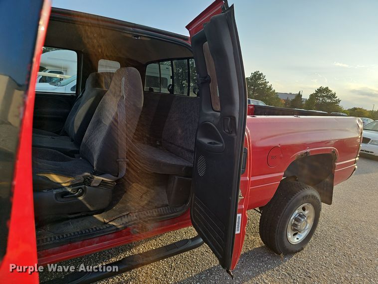 image for item LW9912 2001 Dodge Ram 2500 Laramie SLT Quad Cab pickup truck