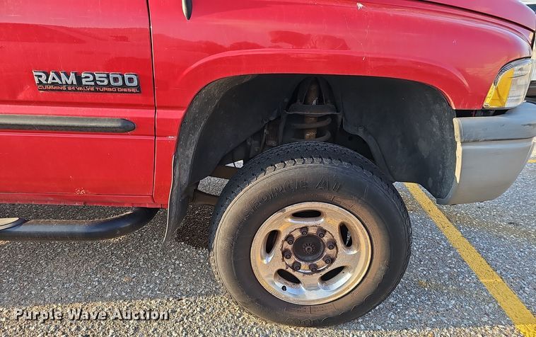 image for item LW9912 2001 Dodge Ram 2500 Laramie SLT Quad Cab pickup truck