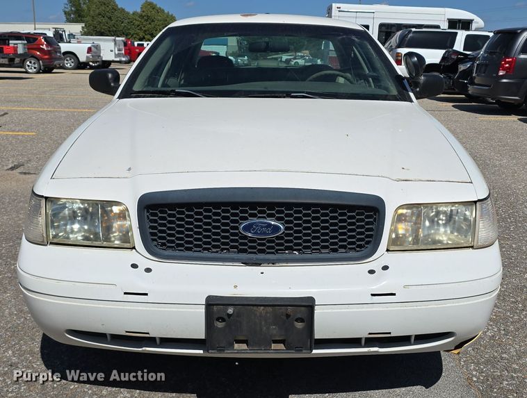image for item LW9913 2002 Ford Crown Victoria Police Interceptor 