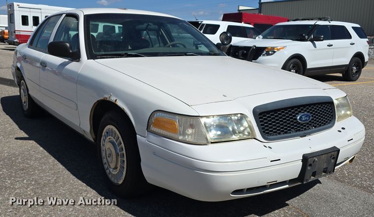 image for item LW9913 2002 Ford Crown Victoria Police Interceptor 