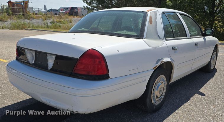 image for item LW9913 2002 Ford Crown Victoria Police Interceptor 