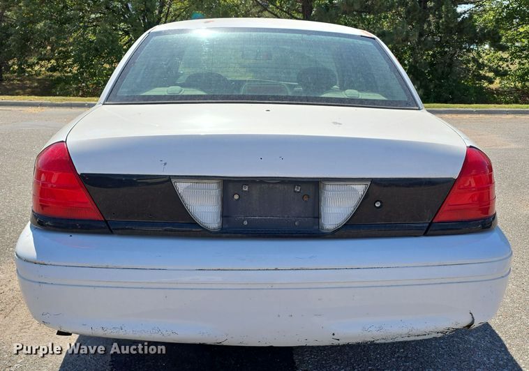 image for item LW9913 2002 Ford Crown Victoria Police Interceptor 