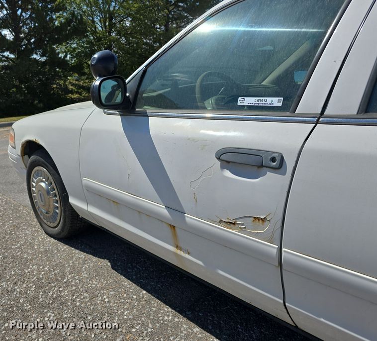 image for item LW9913 2002 Ford Crown Victoria Police Interceptor 