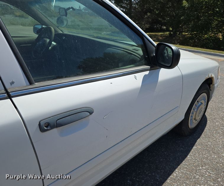 image for item LW9913 2002 Ford Crown Victoria Police Interceptor 