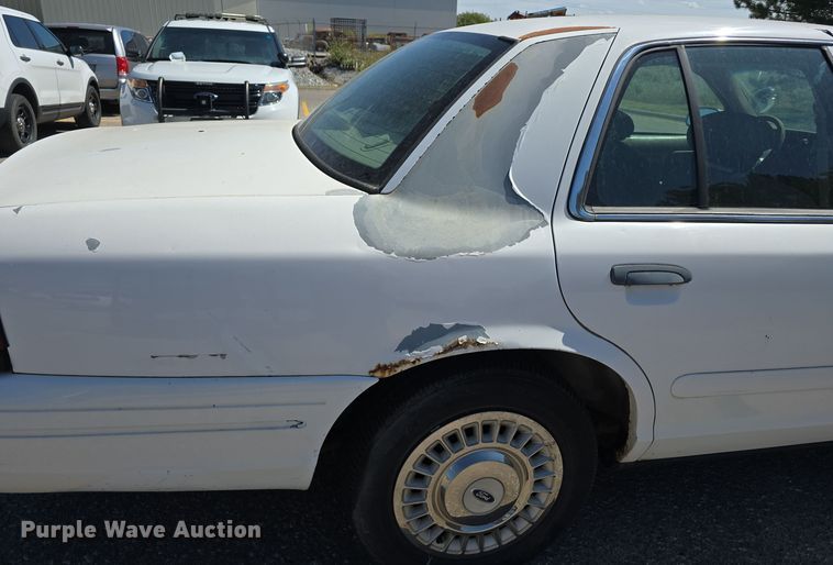 image for item LW9913 2002 Ford Crown Victoria Police Interceptor 