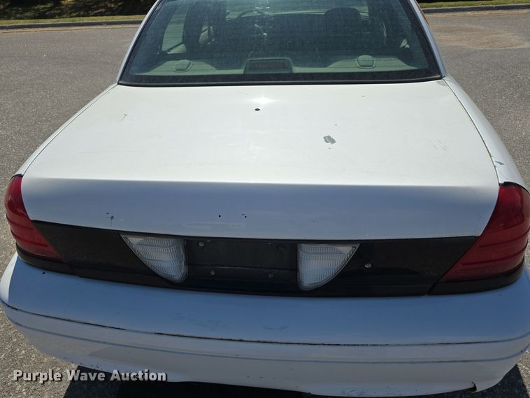 image for item LW9913 2002 Ford Crown Victoria Police Interceptor 