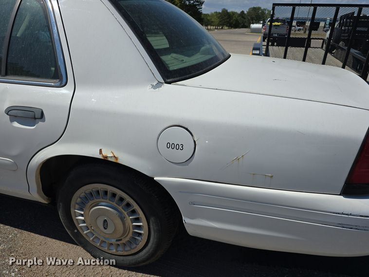 image for item LW9913 2002 Ford Crown Victoria Police Interceptor 