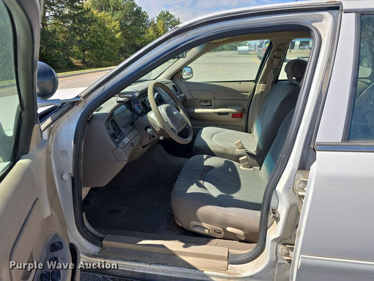 image for item LW9913 2002 Ford Crown Victoria Police Interceptor 