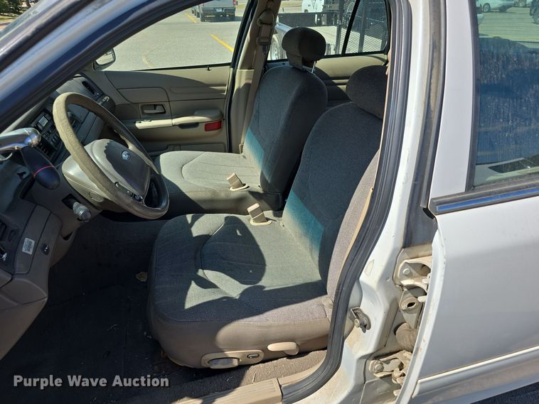 image for item LW9913 2002 Ford Crown Victoria Police Interceptor 
