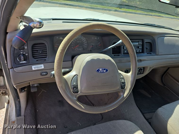 image for item LW9913 2002 Ford Crown Victoria Police Interceptor 