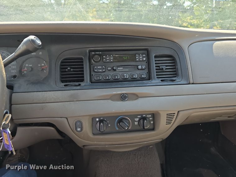 image for item LW9913 2002 Ford Crown Victoria Police Interceptor 