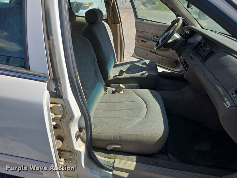 image for item LW9913 2002 Ford Crown Victoria Police Interceptor 