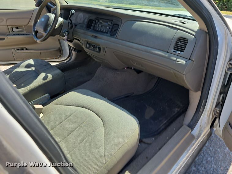 image for item LW9913 2002 Ford Crown Victoria Police Interceptor 
