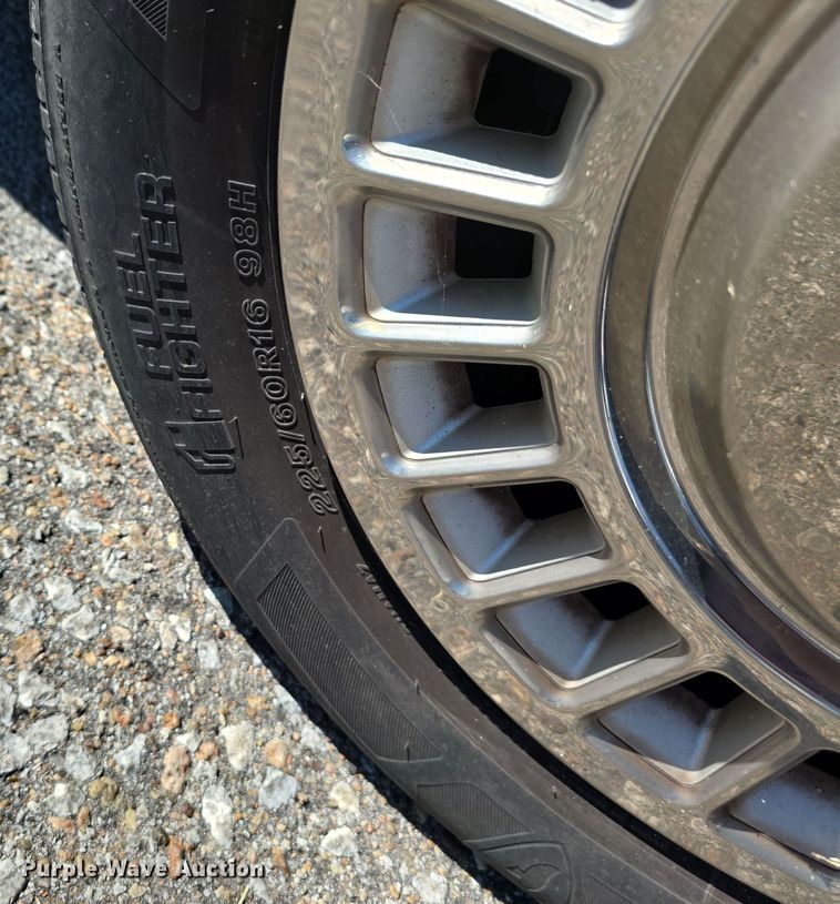 image for item LW9913 2002 Ford Crown Victoria Police Interceptor 