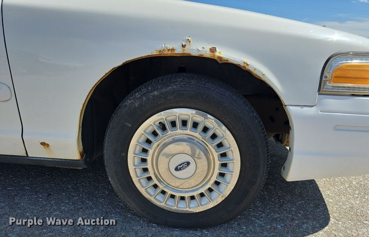 image for item LW9913 2002 Ford Crown Victoria Police Interceptor 