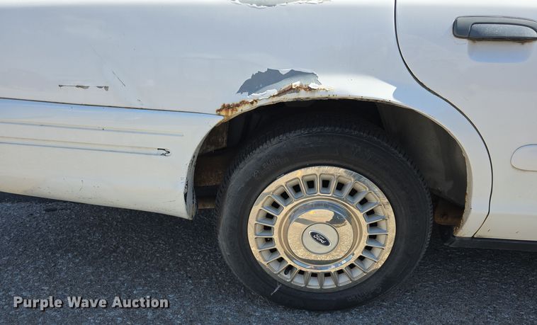 image for item LW9913 2002 Ford Crown Victoria Police Interceptor 