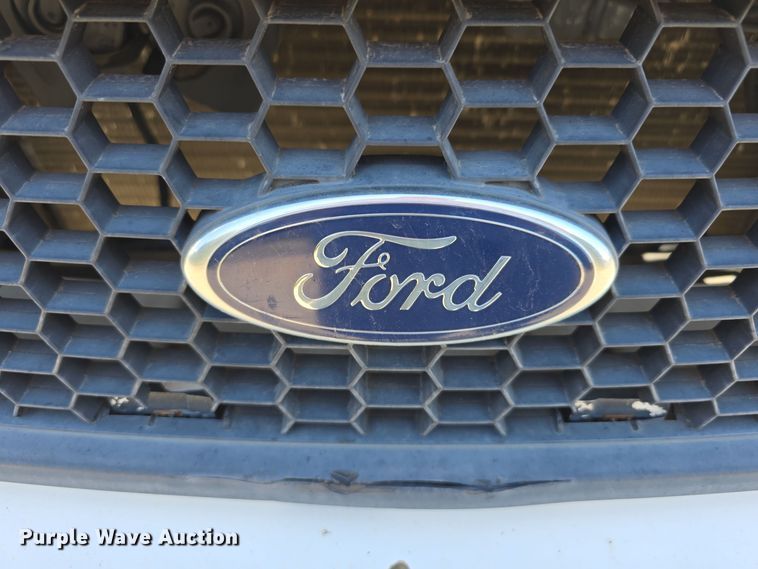 image for item LW9913 2002 Ford Crown Victoria Police Interceptor 