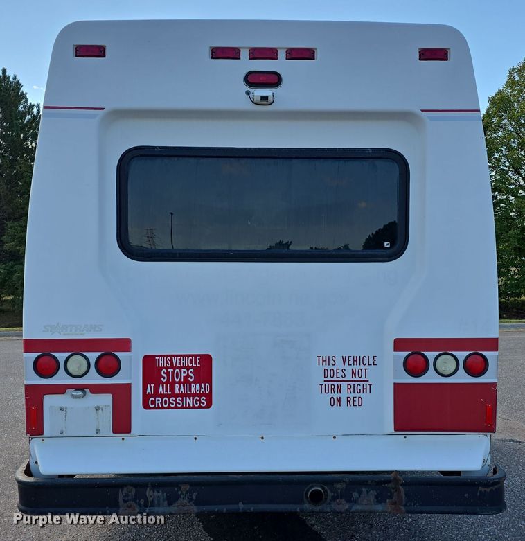 image for item LW9916 2004 Ford E350 Super Duty shuttle bus