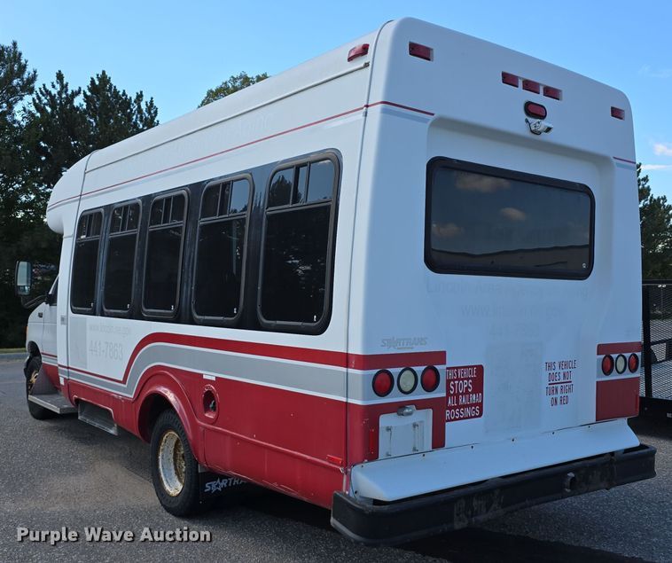 image for item LW9916 2004 Ford E350 Super Duty shuttle bus