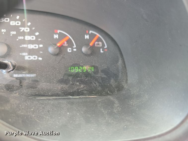 image for item LW9916 2004 Ford E350 Super Duty shuttle bus