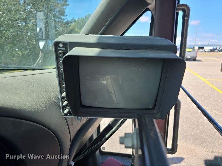 image for item LW9916 2004 Ford E350 Super Duty shuttle bus