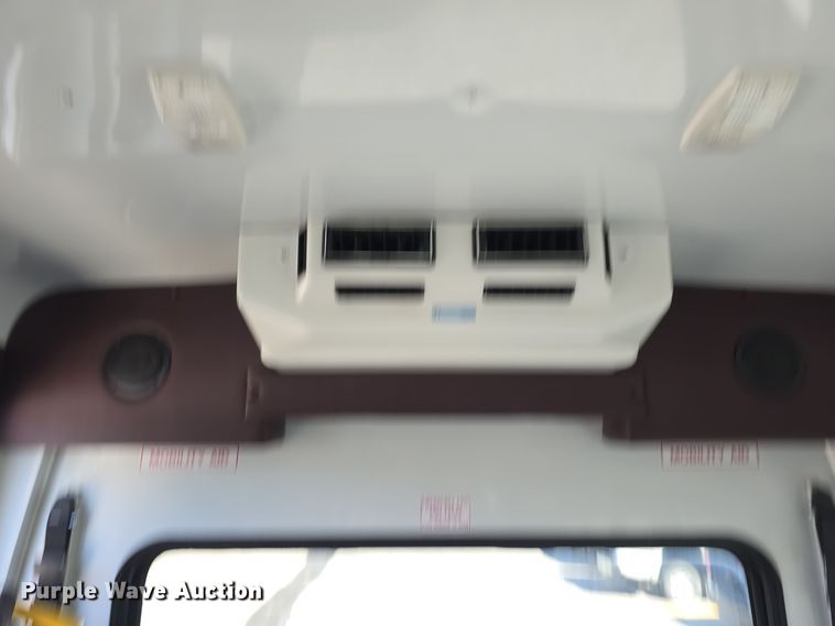 image for item LW9916 2004 Ford E350 Super Duty shuttle bus