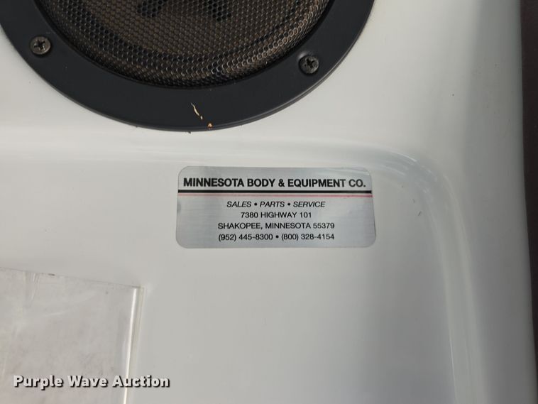 image for item LW9916 2004 Ford E350 Super Duty shuttle bus