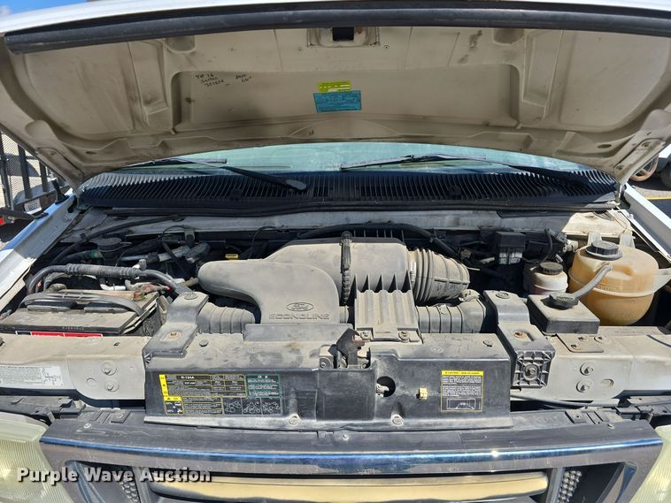 image for item LW9916 2004 Ford E350 Super Duty shuttle bus