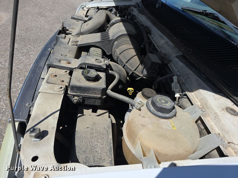 image for item LW9916 2004 Ford E350 Super Duty shuttle bus