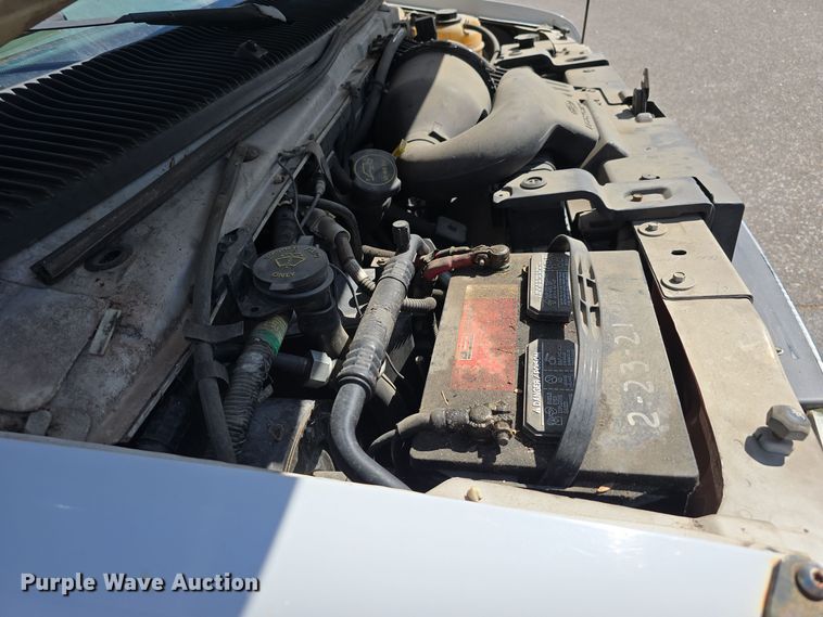 image for item LW9916 2004 Ford E350 Super Duty shuttle bus