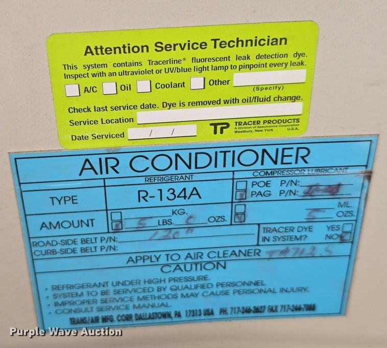 image for item LW9916 2004 Ford E350 Super Duty shuttle bus