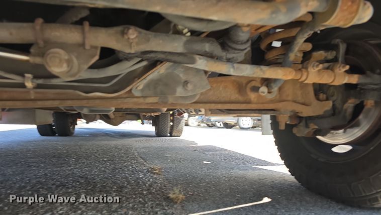 image for item LW9916 2004 Ford E350 Super Duty shuttle bus