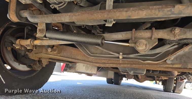 image for item LW9916 2004 Ford E350 Super Duty shuttle bus