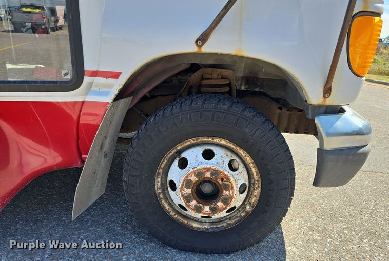 image for item LW9916 2004 Ford E350 Super Duty shuttle bus