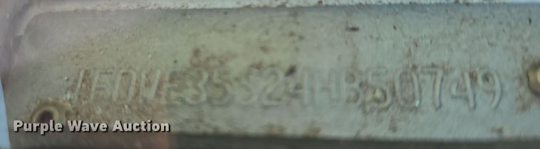 image for item LW9916 2004 Ford E350 Super Duty shuttle bus