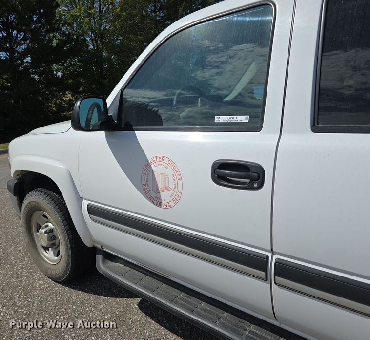 image for item LW9917 2005 Chevrolet Suburban SUV