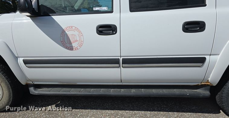 image for item LW9917 2005 Chevrolet Suburban SUV