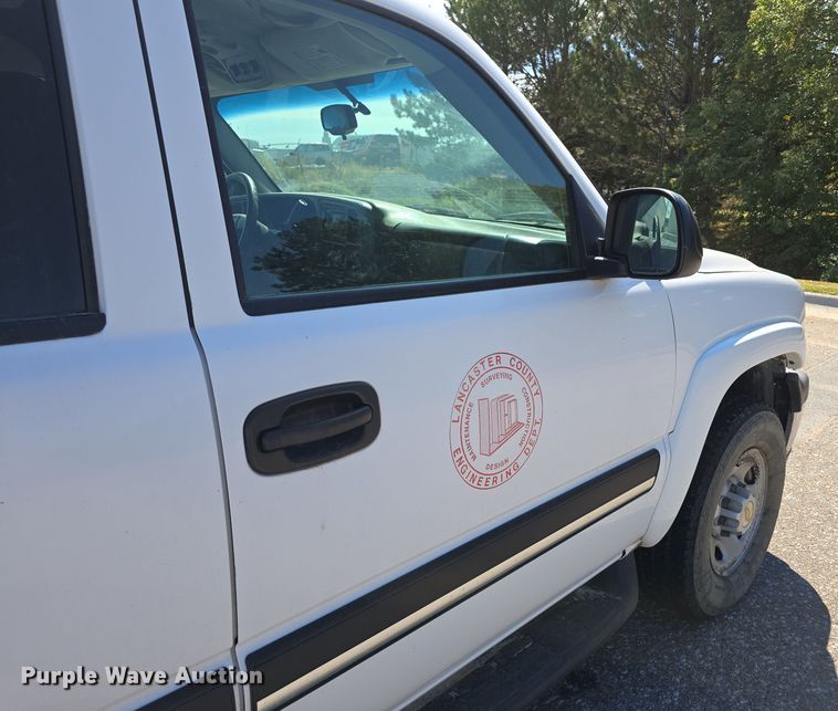 image for item LW9917 2005 Chevrolet Suburban SUV