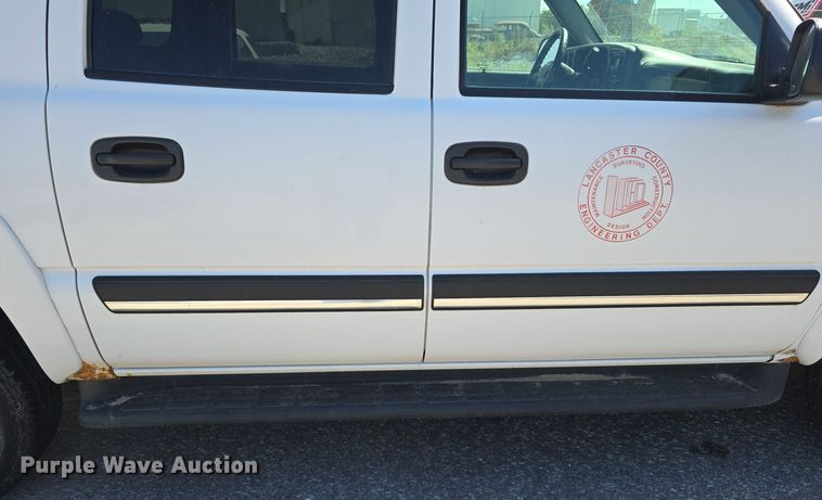 image for item LW9917 2005 Chevrolet Suburban SUV