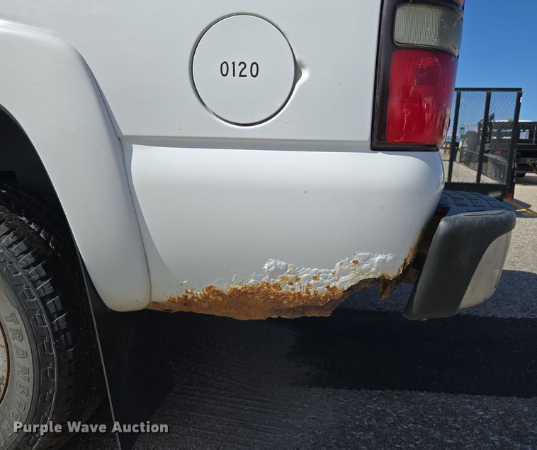 image for item LW9917 2005 Chevrolet Suburban SUV