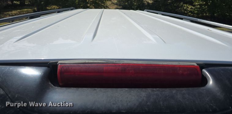 image for item LW9917 2005 Chevrolet Suburban SUV