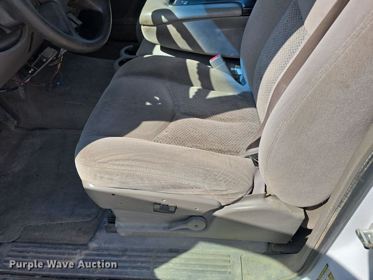 image for item LW9917 2005 Chevrolet Suburban SUV