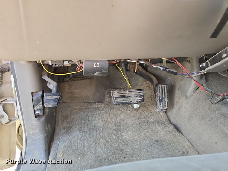 image for item LW9917 2005 Chevrolet Suburban SUV