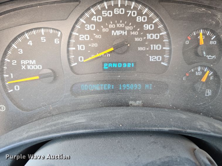 image for item LW9917 2005 Chevrolet Suburban SUV